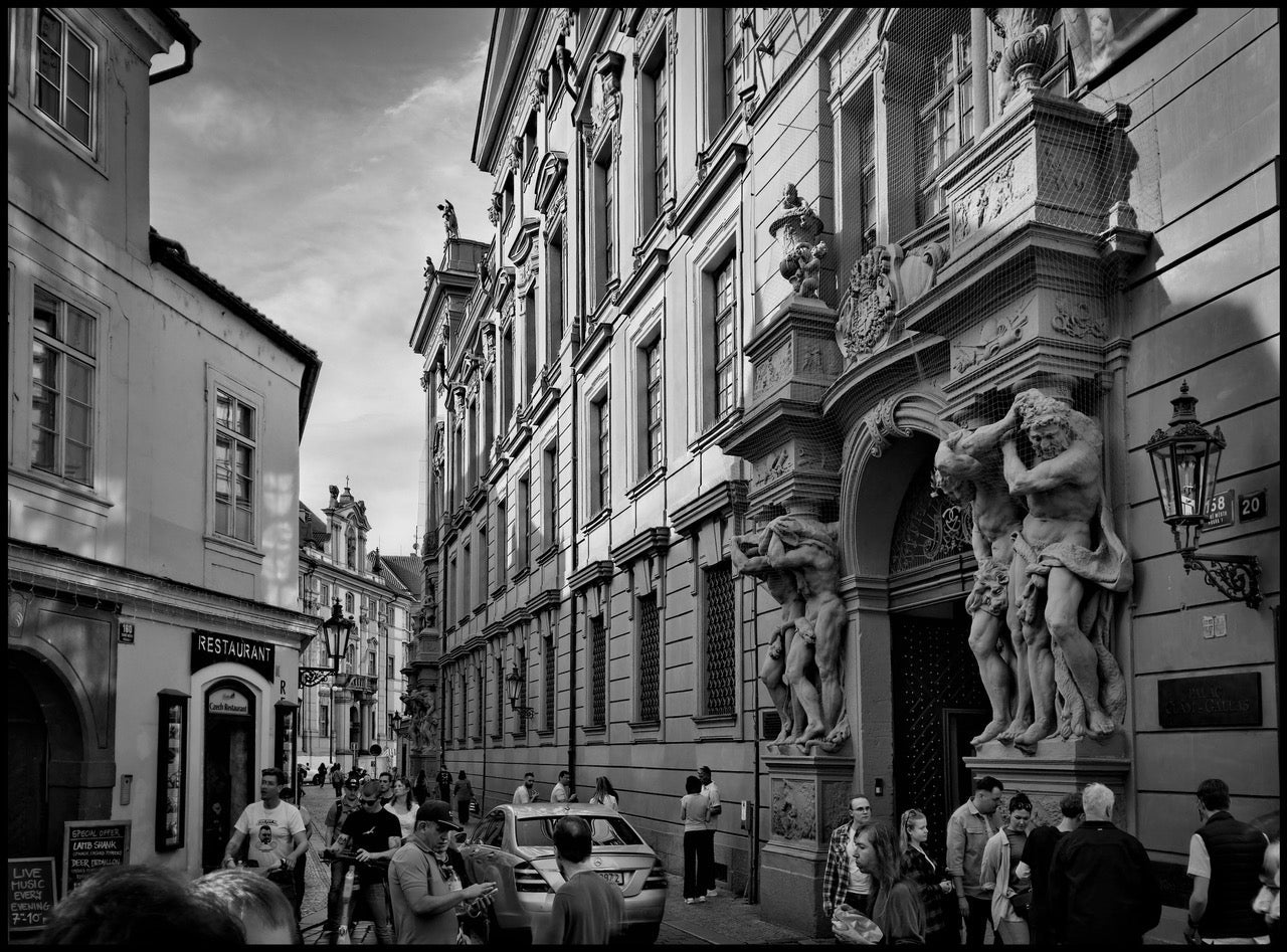 Odvrácený Glam- Gallasův palác